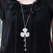 Cheap Refreshing three-leaf flower long necklace 